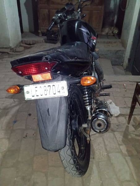 yamaha YBR G 125 CC . . . .  look like new. 3