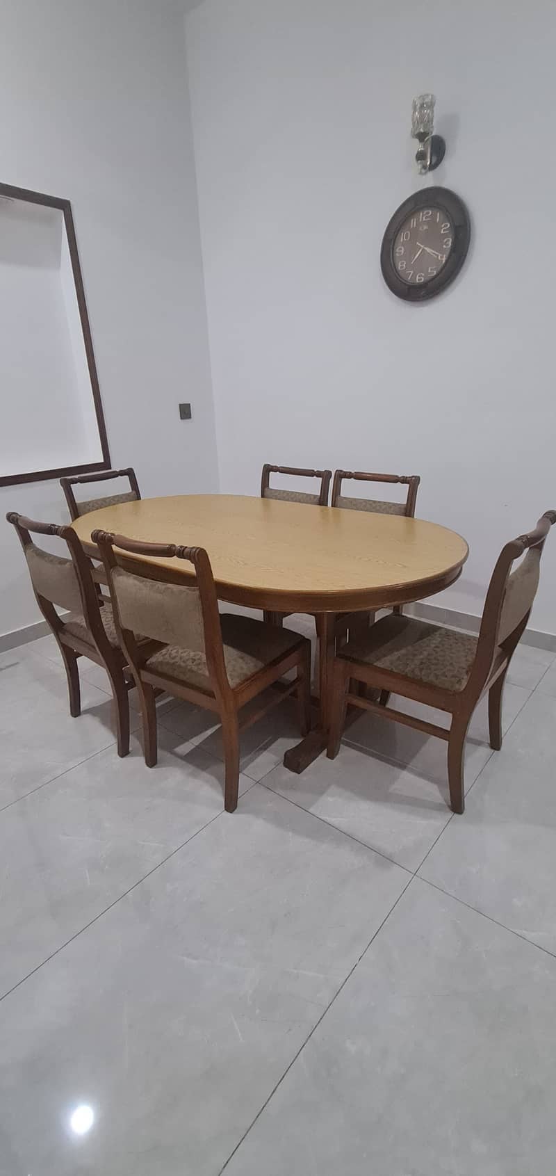 6 seater wooden dinning table 0