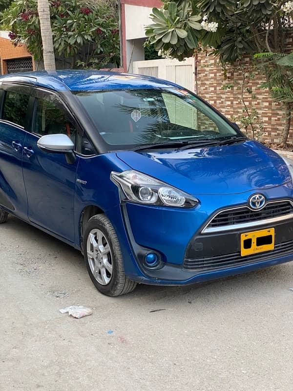 Toyota Sienta 2015 1