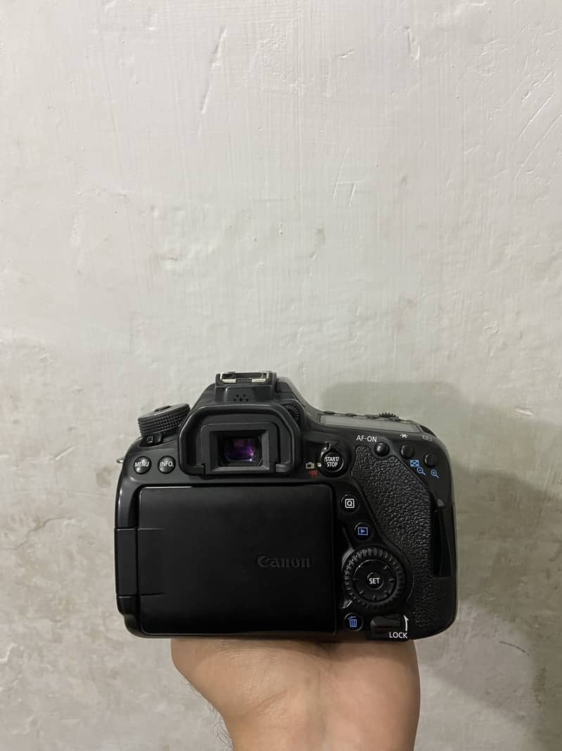 Canon 80D body 2