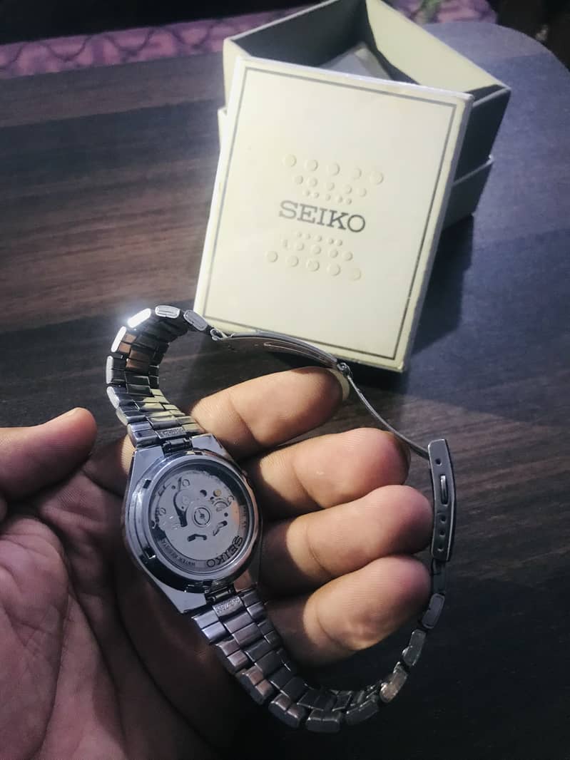 Seiko Series 5 Limited Model (Japan) Automatic 21 Jewels with Box 2