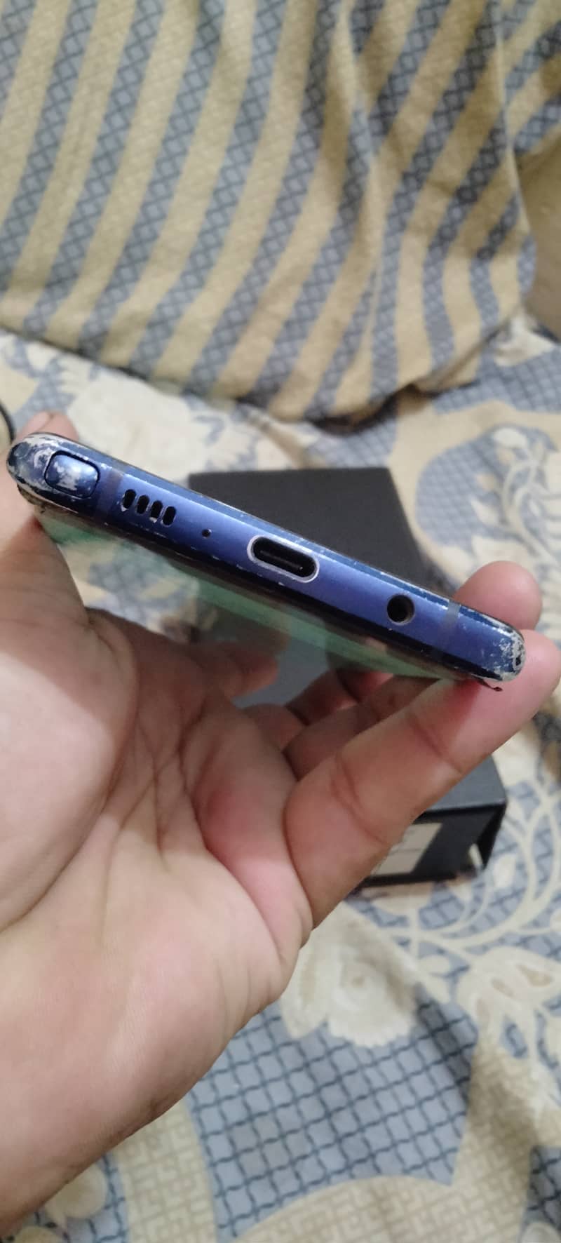 Hello I'm selling my Samsung Galaxy Note 9 dull sim official approval 5