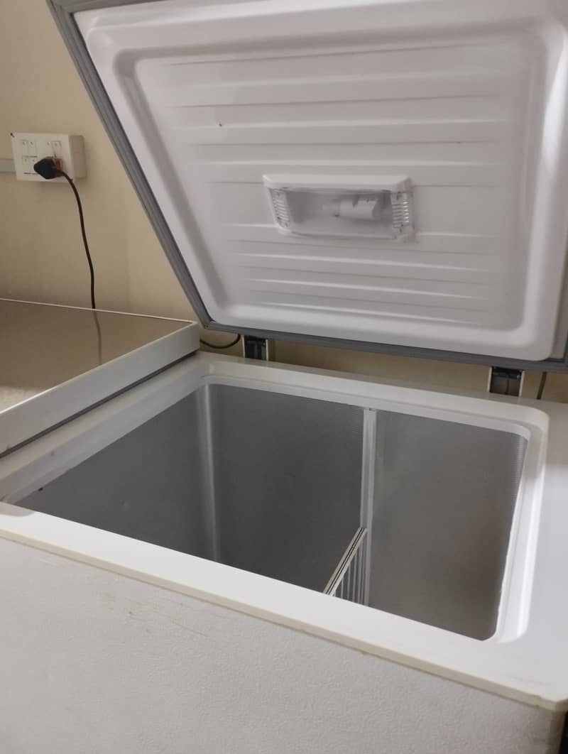 Dawlance glass door invertor deep freezer 2