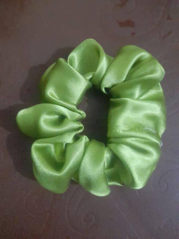 scrunchies and Hairband bow clips 11