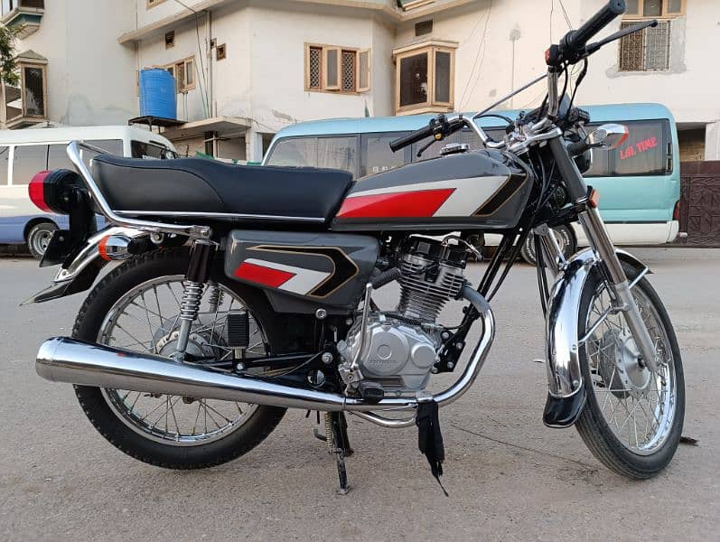 Honda CG 125, like new, very less used with care 2