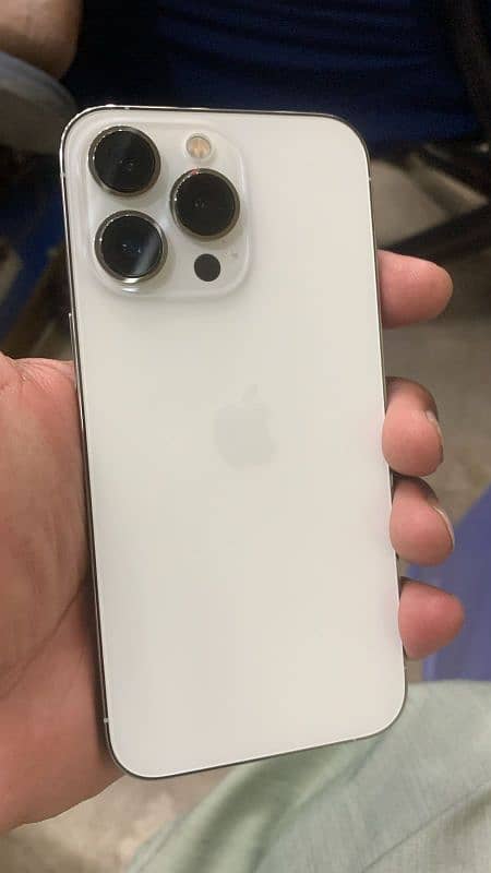 Apple I-Phone  (13 pro) 2