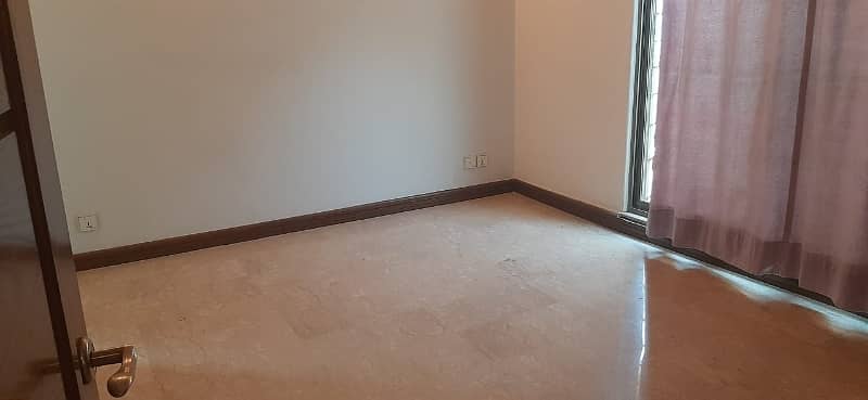 10 marla 4bed house available for rent in dha phase 4 25