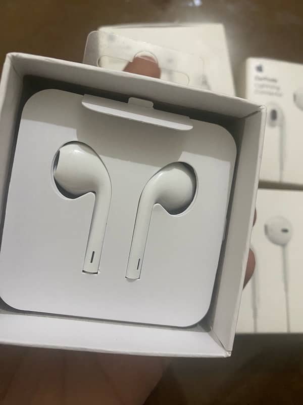 Apple Earpods Lightning Connector 6