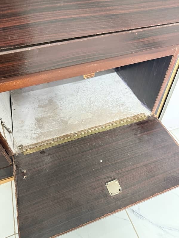 Cupboard and Mirror Dressing Table 4