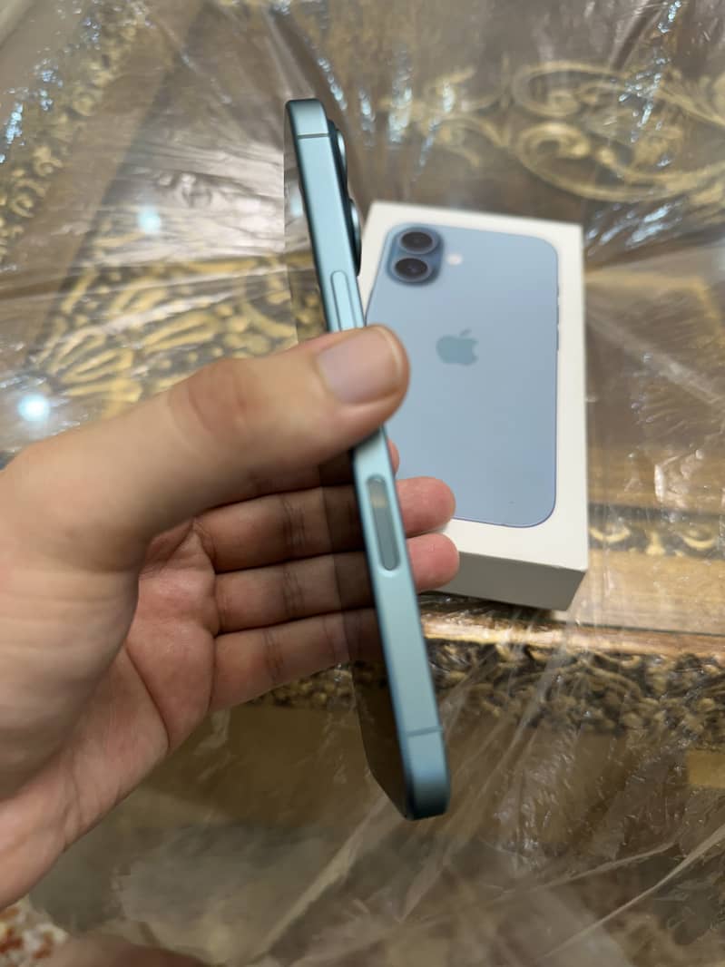 Iphone 16 (Teal color, 128 gb, Factory Unlocked) 4