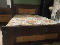 Bed, side tables & dressing table