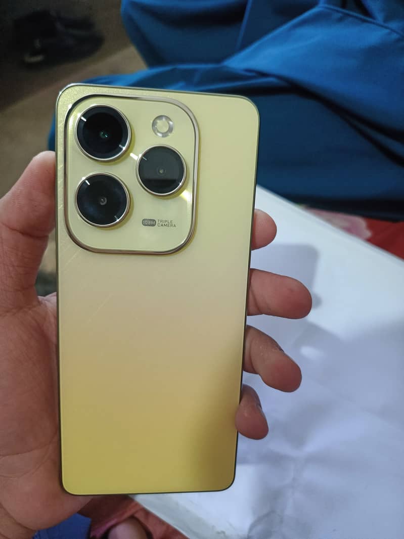 INFINIX HOT 40 PRO 4