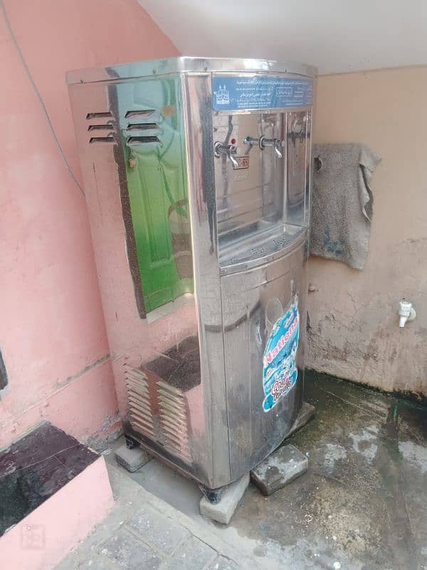 Steel water dispenser 10/10 condition. 03007661761 1