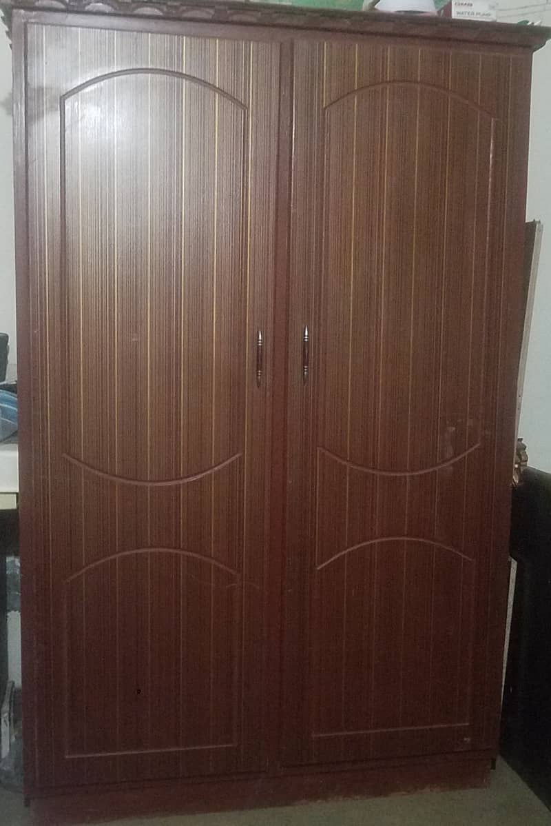 2 doors MDF sheet Almira. Size is 4 x 6 x 2 feet. O3244833221 0