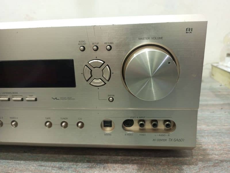 ONKYO  amplifier 110v model TX, SA601 without supply 1