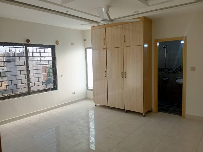 3-Bedroom APPRTMENT Available for Rent Gulberg Green Islamabad 10