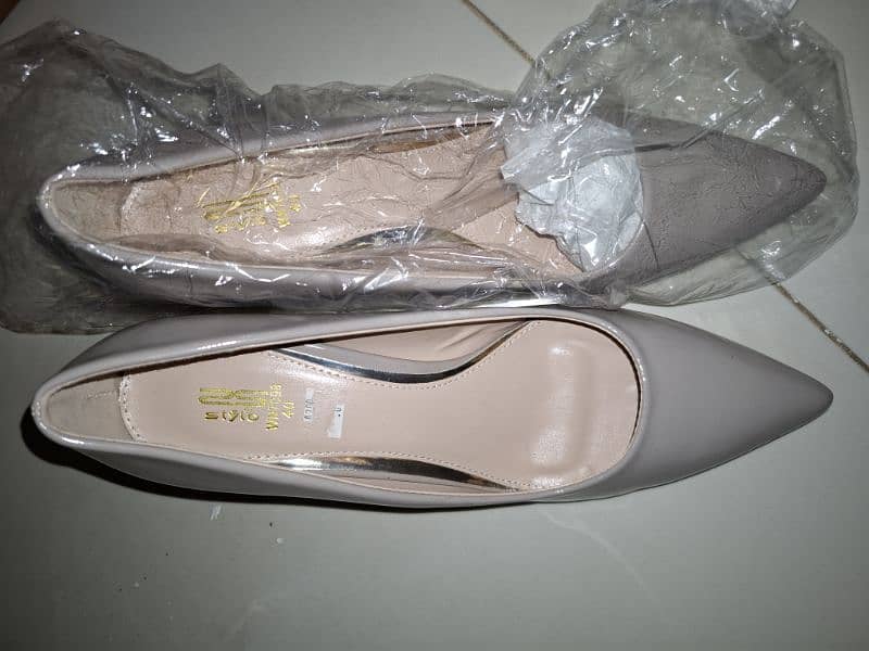 New shoes - branded (Almas, Celeste  Stylo) 19