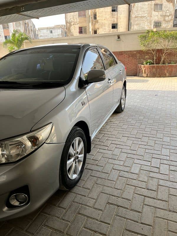 Toyota GLI 2014 bump to bump 200% (LE) ZERO 10/10 Karachi registerD 4