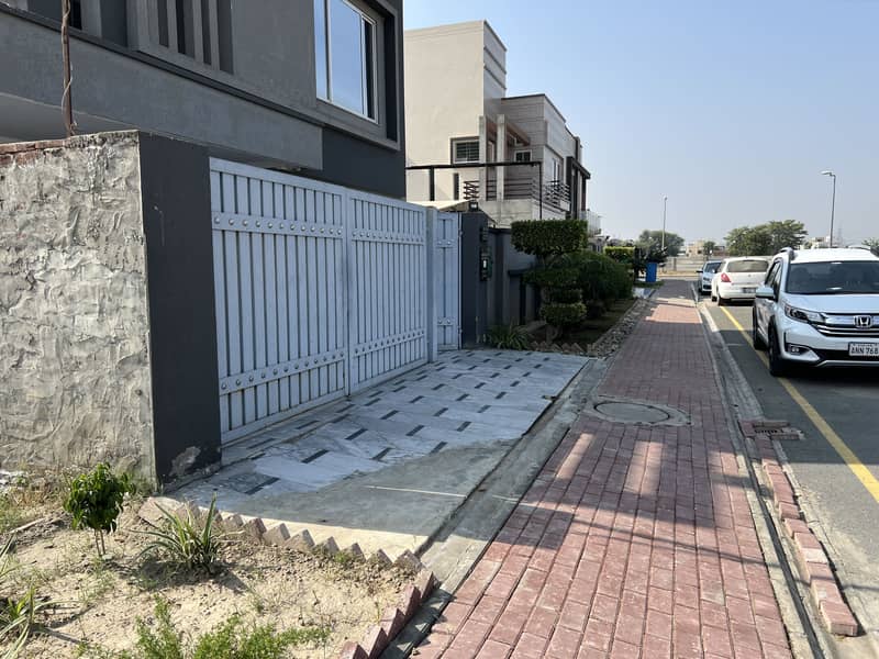 BEAUTIFUL HOUSE 21 MARLA AVAILABLE FOR SALE IN PHASE ONE BAHRIA ORCHARD 3