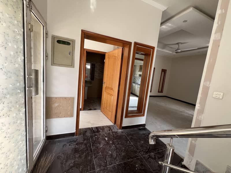 BEAUTIFUL HOUSE 8 MARLA WITH SNGPL CONNECTION OPPOSITE BAHRIA SCHOOL AVAILABLE FOR SALE IN PHASE ONE BAHRIA ORCHAD 26