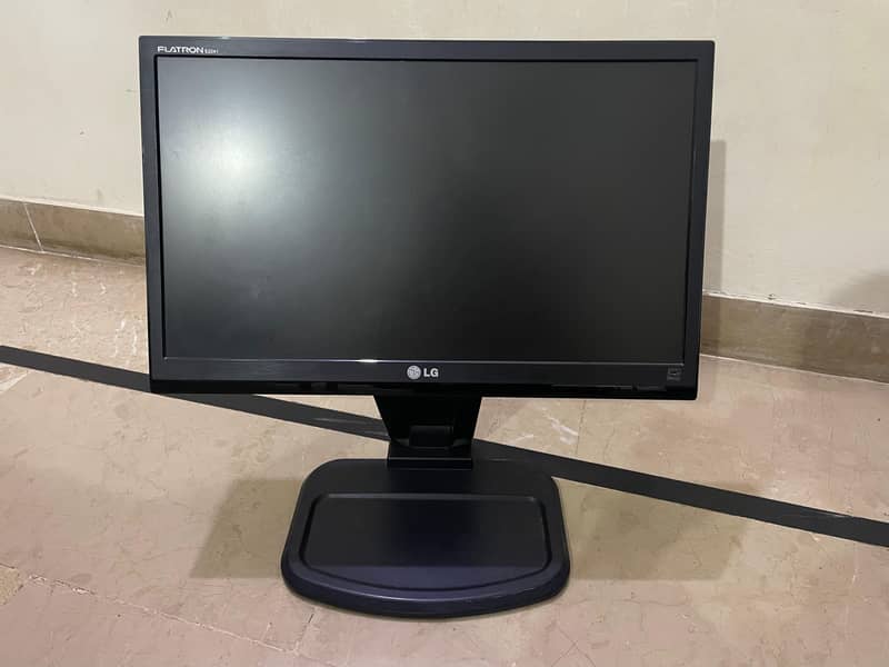 LG 22 inch LCD Monitor (MINT NEW CONDITION) 0