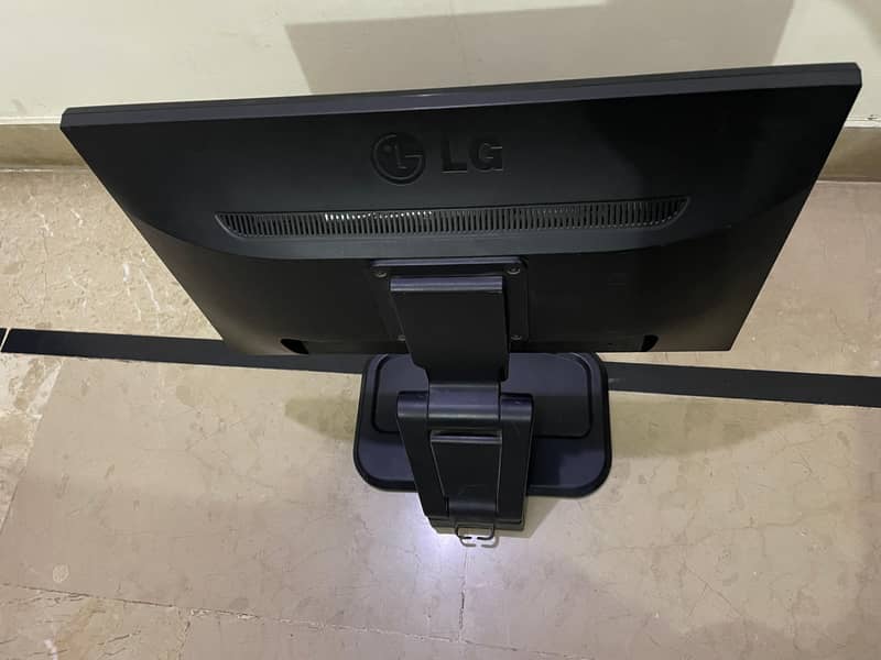 LG 22 inch LCD Monitor (MINT NEW CONDITION) 11