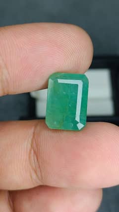 Big size Chitral Emerald Zamrud natural 9.72 carats original stone