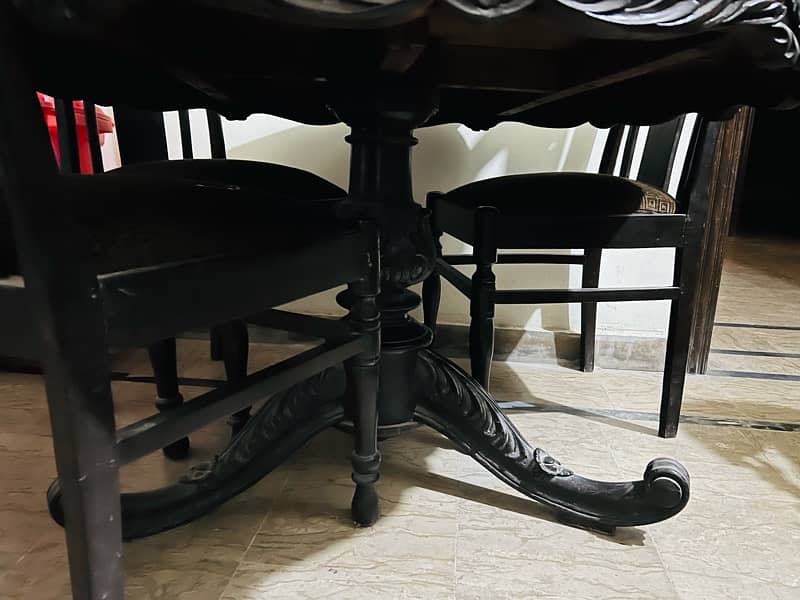 Dining table with four chairs in good condition 1