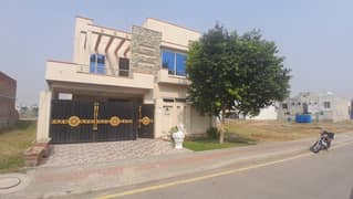 8 MARLA HOUSE NEAR FAMILY PARK LIKE BRAND NEW AVAILABLE FOR SALE IN BAHRIA ORCHARD