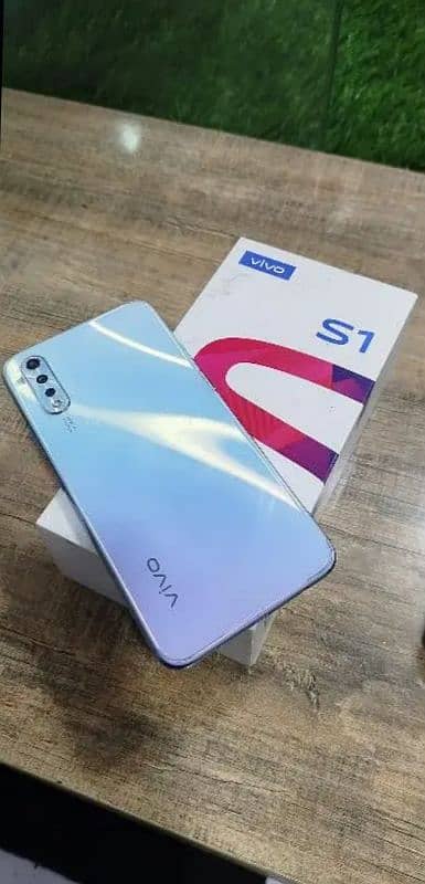 Vivo S1 available for sale in lush condition. . . 1