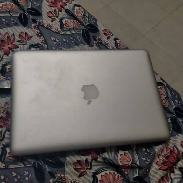 Apple mac book pro 2012. 0