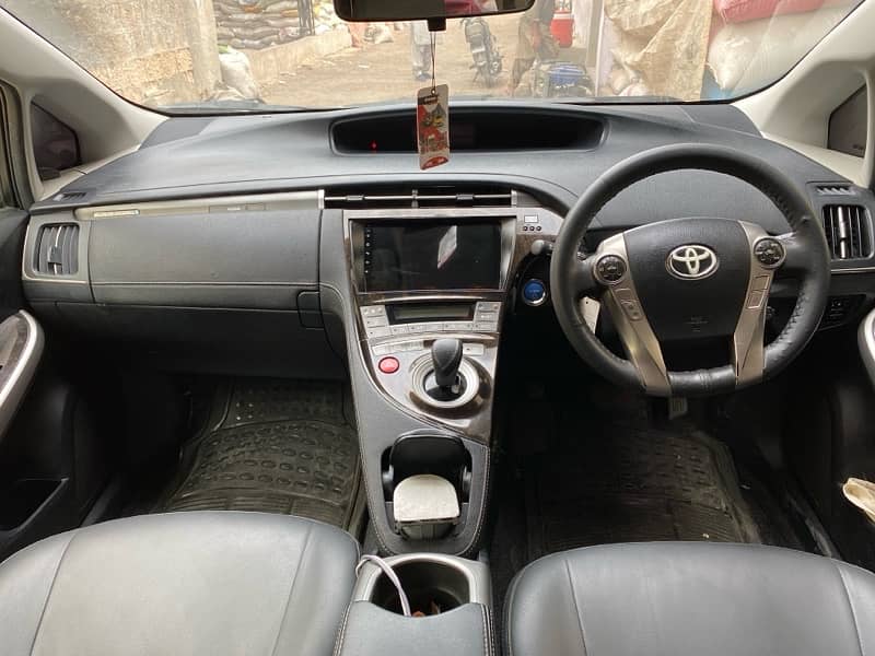 Toyota Prius 2015 5