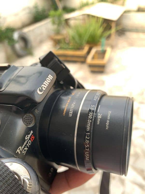 canon digital SLR Camera attached lense 18×55 lense 6