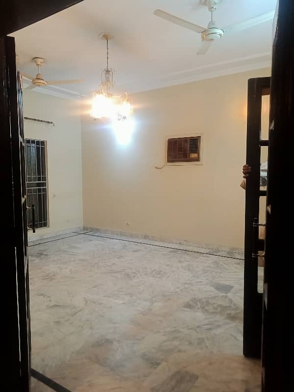 1 kanal 3 bed lower portion for rent in dha phase 2 near lums lahore 17