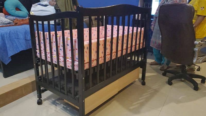 baby cot 2