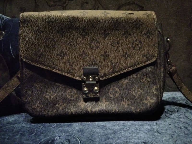 LV WOMEN BAG ( FROM DUBAI) ORIGINAL 0