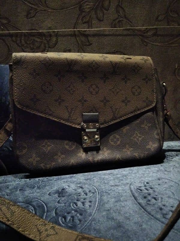 LV WOMEN BAG ( FROM DUBAI) ORIGINAL 1