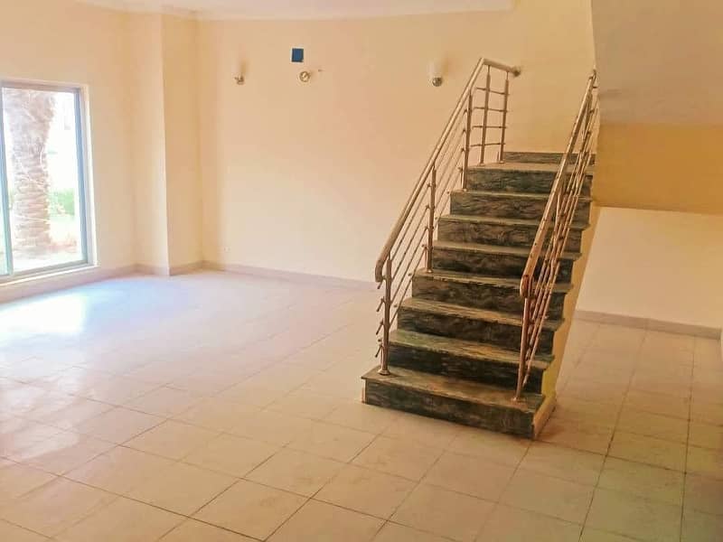 Precinct 11B Villa For Rent 16