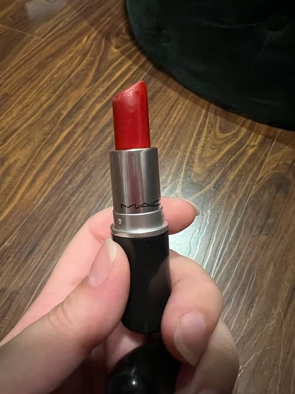 Oiginal MAC russian red lipstick 2