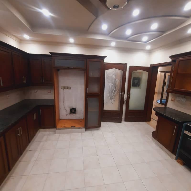 1 Kanal House 5 Beds Tv Lounge Drawing Room Dining Room 3 Kitchen Store Available For Rent Dha Phase 2 27