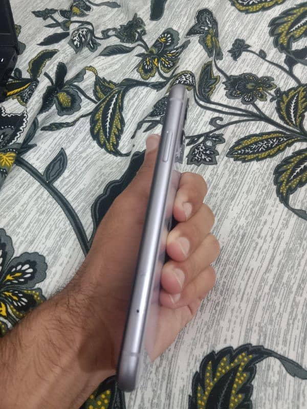 iphone 11 64 gb (JV) 10 by 10 condition 1