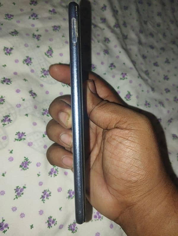 vivo v21e scratch less 10/10 condition 3