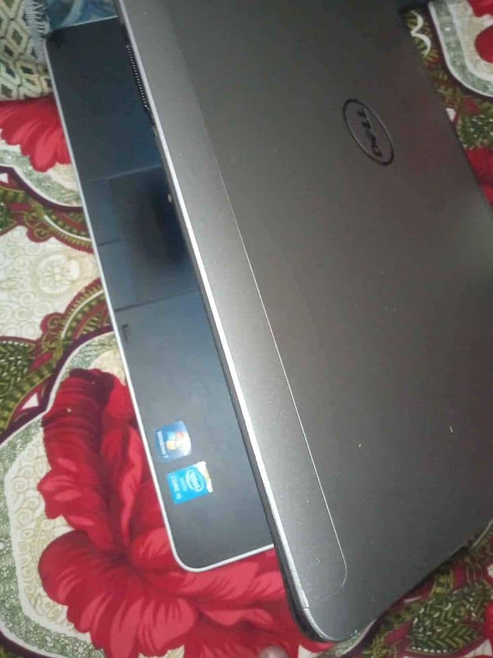 Latitude e6440 core i5 4th gen 4gb ram 320 gb hard 1