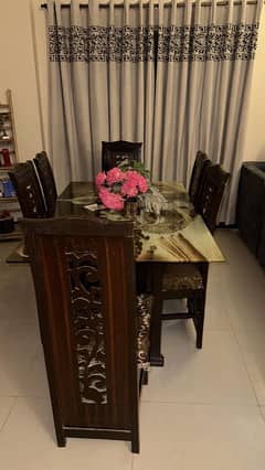 6 seater Dining table