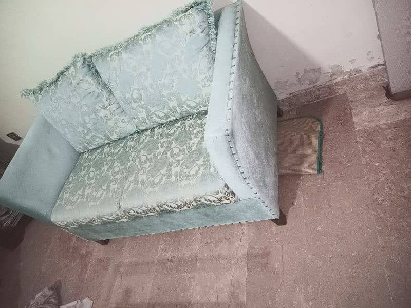 8 seater sofa with table free 7