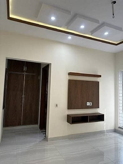 10 Marla House For Sale In Janipher Block Bahria Town Lahore 3