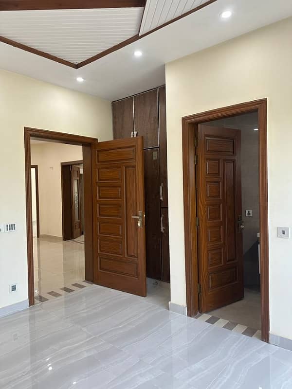 10 Marla House For Sale In Janipher Block Bahria Town Lahore 6