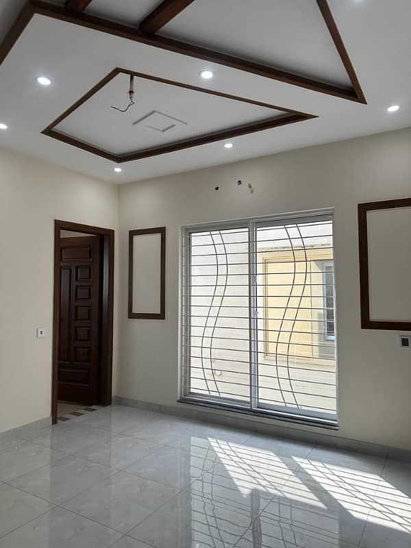 10 Marla House For Sale In Janipher Block Bahria Town Lahore 15