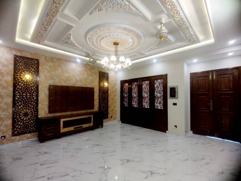 Ideally Located House Of 8 Marla Is Available For sale In Lahore 17