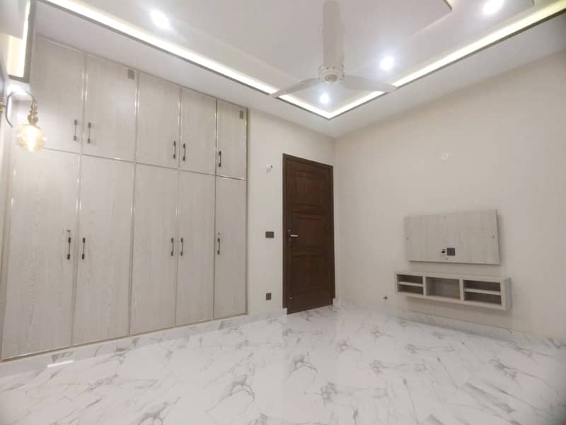 Ideally Located House Of 8 Marla Is Available For sale In Lahore 24